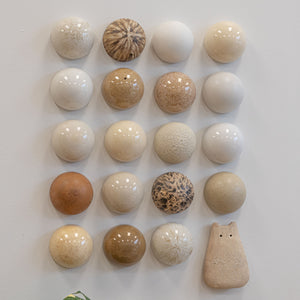 Ceramic Dome Gathered Stones Set With Creature (20)