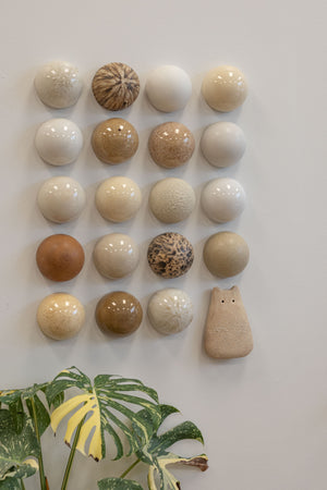 Ceramic Dome Gathered Stones Set With Creature (20)