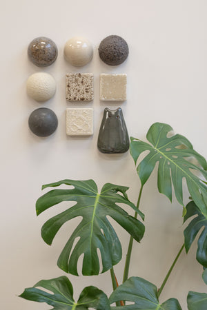 Ebony & Chalk Mixed Ceramic Set With Creature (9)