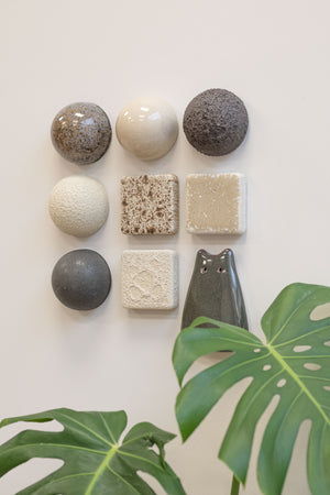 Ebony & Chalk Mixed Ceramic Set With Creature (9)