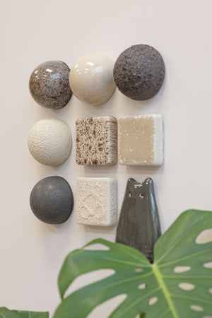 Ebony & Chalk Mixed Ceramic Set With Creature (9)