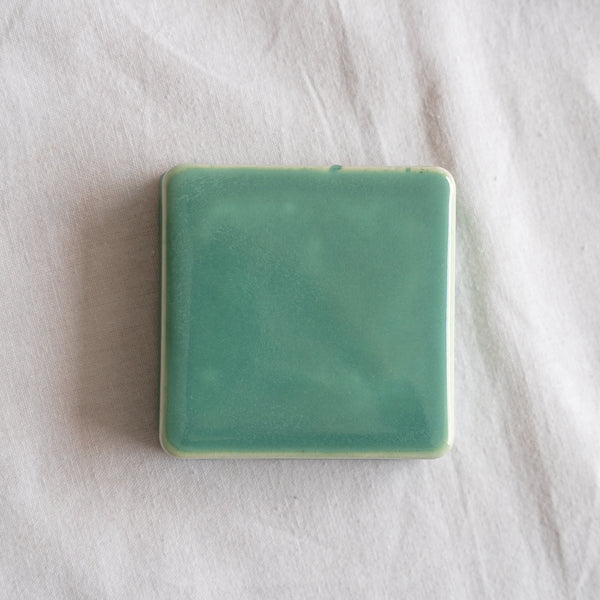 Wall Checker Floating green