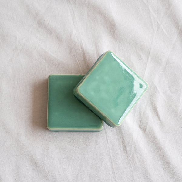 Wall Checker Floating green