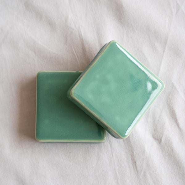 Wall Checker Floating green